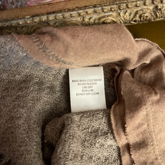 Taupe colored boutique Waffle tunic - Picture 11 of 13